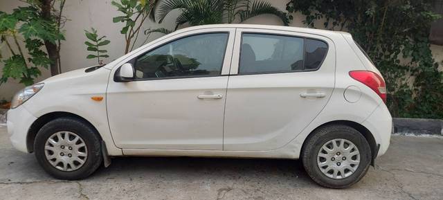 https://images10.gaadi.com/usedgaadi-sellcar/UsedCar/f8c54c46-56bb-42f7-bea3-a69302ce7ecc/f2c7b54c-a550-4d87-b987-fd603d36faba.jpg?imwidth=6401