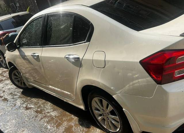 https://images10.gaadi.com/usedgaadi-sellcar/UsedCar/f935c343-ce55-4a55-ba13-212f089d694b/9f62402f-4393-4255-a433-e36924ef1740.jpeg?imwidth=6402