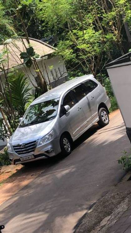 Toyota Innova 2.5 VX (Diesel) 7 Seater BS IV Toyota Innova 2.5 VX (Diesel) 7 Seater BS IV