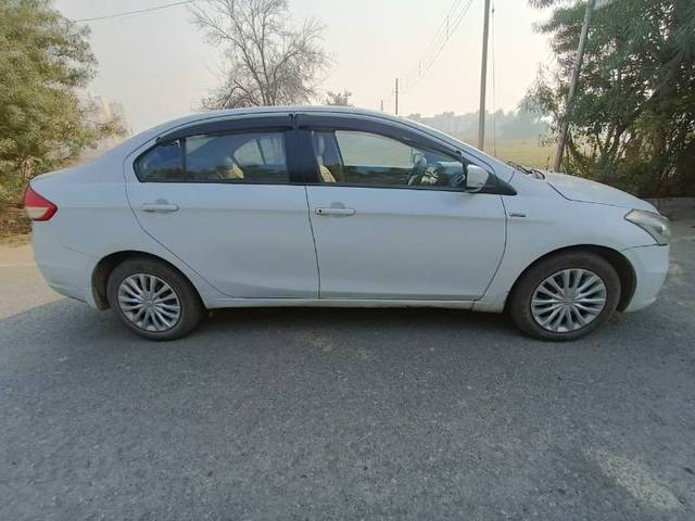 https://images10.gaadi.com/usedgaadi-sellcar/UsedCar/f9d697e2-b894-4ba8-b254-0e4cee0d8f8a/184baf19-0d8a-4f5f-b4fc-38820de8628c.jpeg?imwidth=6401