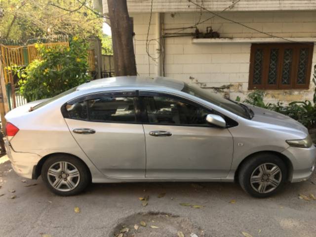 https://images10.gaadi.com/usedgaadi-sellcar/UsedCar/f9e065b3-17d5-4171-bbe8-a2a48d90f61c/7c95e407-ca4b-4fec-857b-65552ac4c315.jpeg?imwidth=6400
