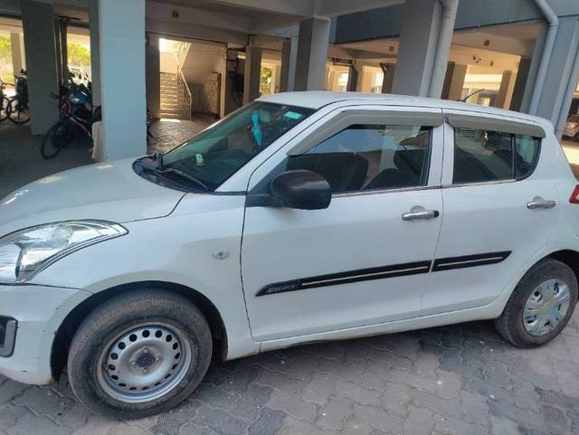 https://images10.gaadi.com/usedgaadi-sellcar/UsedCar/fa24e2ba-78f2-41dd-a7bc-6f40ecb1a663/9ea135d4-ad86-4201-af6f-3201af6368bb.jpg?imwidth=6400