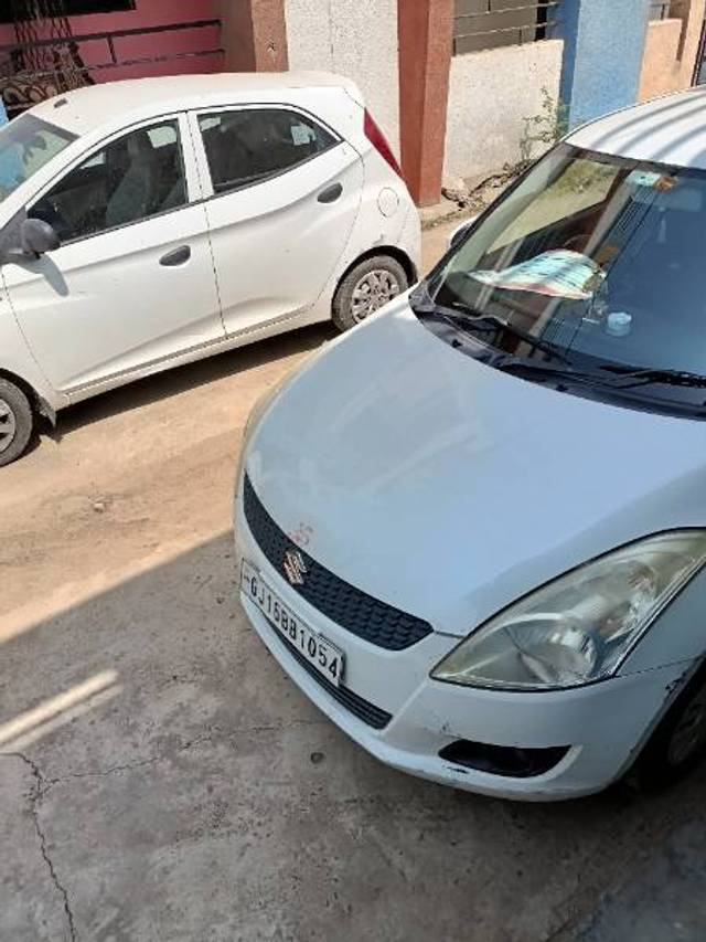 https://images10.gaadi.com/usedgaadi-sellcar/UsedCar/fa3b9b45-2e5c-4995-b904-796441ab274a/b7de3a00-5e11-40a8-bee0-dd7f8d747172.jpg?imwidth=6400
