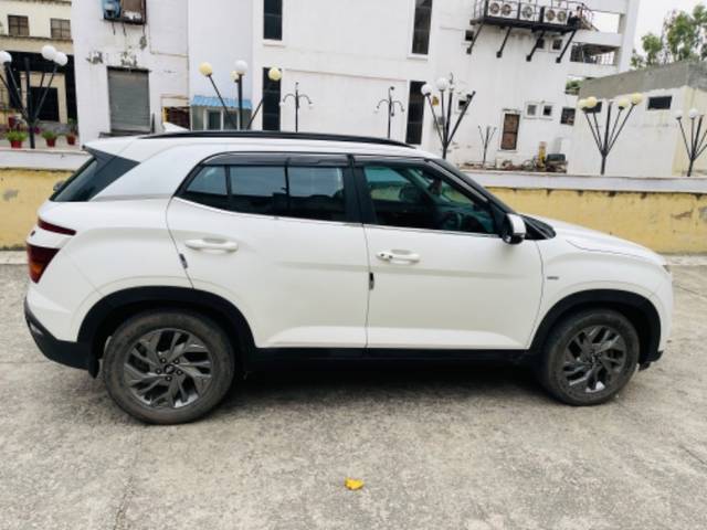 https://images10.gaadi.com/usedgaadi-sellcar/UsedCar/fa9b6d5c-f660-447b-9e21-c87fad49122e/383422b6-e406-4514-9500-ebfdcc63d311.jpeg?imwidth=6401