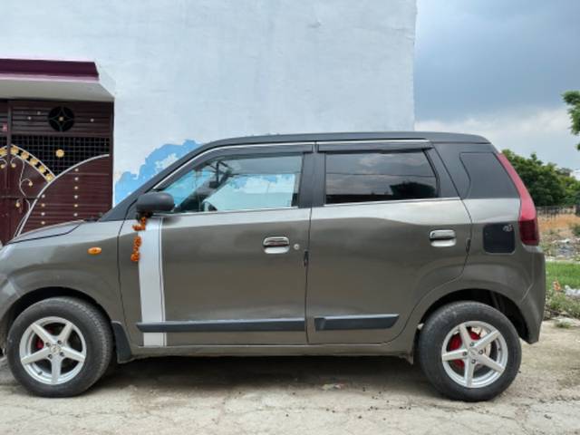 https://images10.gaadi.com/usedgaadi-sellcar/UsedCar/fab588af-637e-47f3-a633-22fd488f6b85/f476b30c-2a6e-49a1-b6a2-7b444e7e670c.jpeg?imwidth=6401