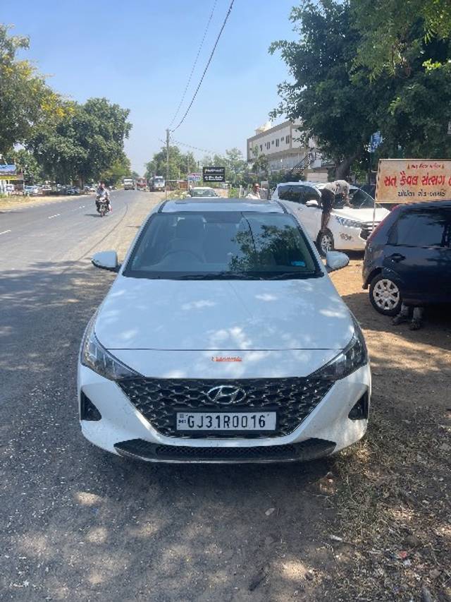 https://images10.gaadi.com/usedgaadi-sellcar/UsedCar/fadf42ad-61b5-4352-9888-1dbce24341de/eb2b80ac-b351-416b-bfd3-af9406e93759.jpeg?imwidth=6400