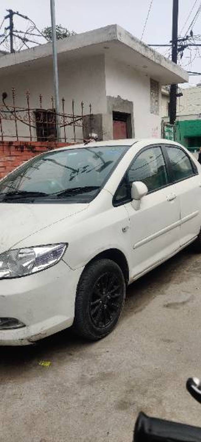 https://images10.gaadi.com/usedgaadi-sellcar/UsedCar/fb01e0bc-29db-47b7-8181-9787d87c3aeb/d6440e32-49e0-43fb-a66f-63403d83acc6.jpg?imwidth=6402