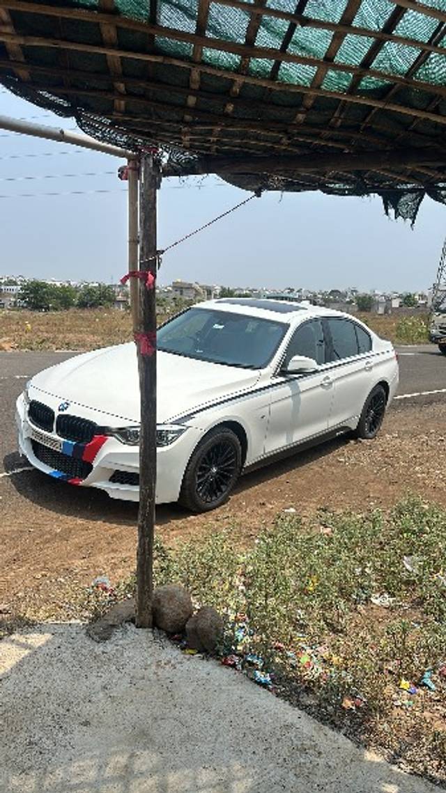 https://images10.gaadi.com/usedgaadi-sellcar/UsedCar/fb36e8db-a290-4525-9c69-eb251f72e945/538e6a3b-426b-48e2-bdf2-3b8d6ef1e940.jpeg?imwidth=6401