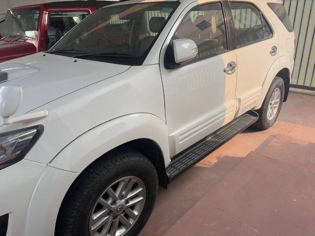 https://images10.gaadi.com/usedgaadi-sellcar/UsedCar/fb663140-4030-4232-9f3a-9d2b3889df0a/b193137f-063d-44ee-aecc-636937b75185.jpg?imwidth=6400