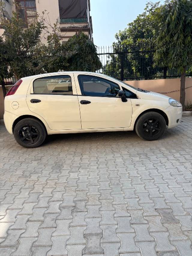 https://images10.gaadi.com/usedgaadi-sellcar/UsedCar/fb89025b-6579-4f44-8273-beb529364a04/c8157217-2018-4a9b-98fc-1f11a41bd49f.jpeg?imwidth=6401