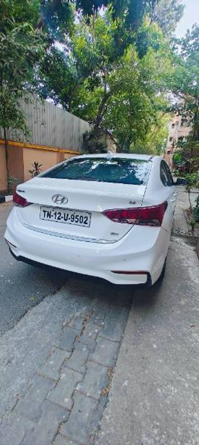 https://images10.gaadi.com/usedgaadi-sellcar/UsedCar/fb927da3-a16e-4ee2-ba58-1c0aeadcc3ae/060495f7-bd8f-48a9-bbca-46c732bc22b9.jpg?imwidth=6401