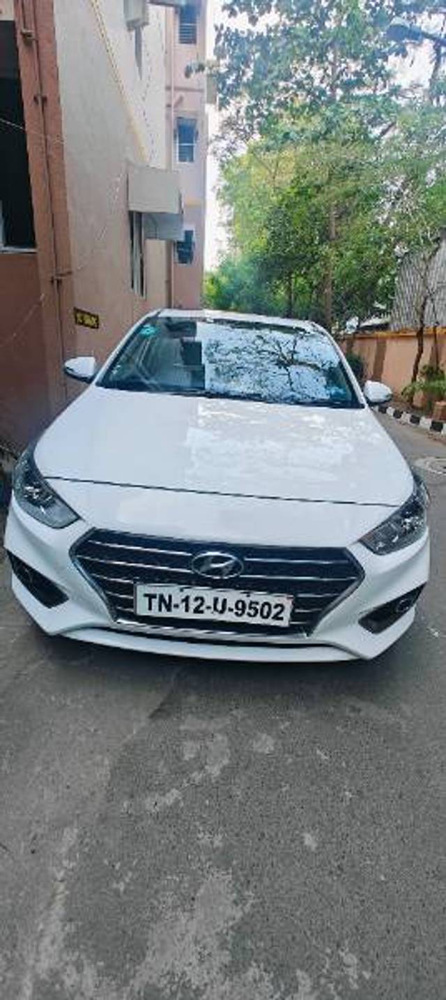 https://images10.gaadi.com/usedgaadi-sellcar/UsedCar/fb927da3-a16e-4ee2-ba58-1c0aeadcc3ae/44c97d91-31c8-43f1-a5cb-d9cd239c542b.jpg?imwidth=6402