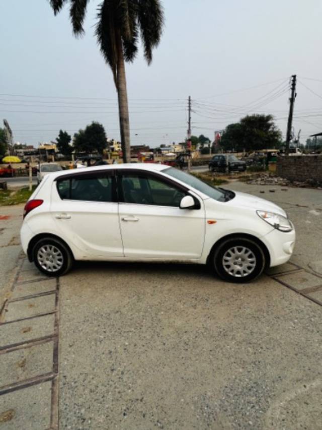 https://images10.gaadi.com/usedgaadi-sellcar/UsedCar/fbdf9a5a-9205-4ed4-8b80-80c77966ab05/05875ce1-c464-4f0c-9bb1-8f8d9a12166d.jpeg?imwidth=6401