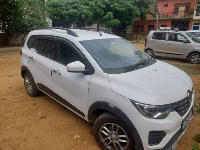https://images10.gaadi.com/usedgaadi-sellcar/UsedCar/fc320749-4222-4163-9230-608bfcd85875/e4ed6be5-5cf4-4ba6-a1ec-2c0b7a37222d.jpg?imwidth=6400