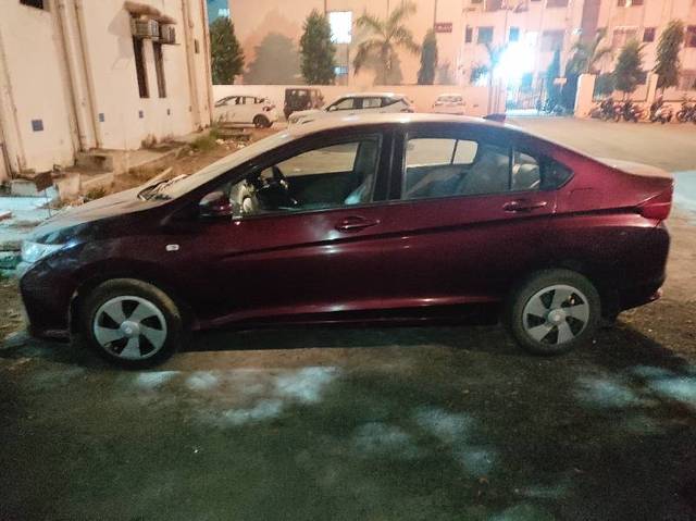 https://images10.gaadi.com/usedgaadi-sellcar/UsedCar/fc39629c-6003-41ee-8e17-1050833da3fe/30109ce6-ef28-48fb-808f-d12f94ffb9aa.jpg?imwidth=6402