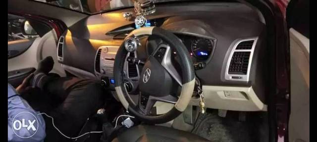https://images10.gaadi.com/usedgaadi-sellcar/UsedCar/fdc630c5-71b8-49d4-bb1a-5c173ecc9900/2758e97f-f93f-4fc4-a197-10ec97585f3f.jpg?imwidth=6401