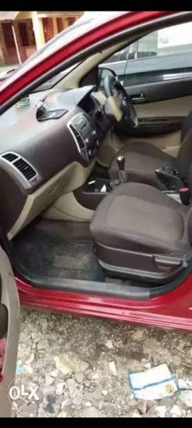 https://images10.gaadi.com/usedgaadi-sellcar/UsedCar/fdc630c5-71b8-49d4-bb1a-5c173ecc9900/c075256c-618d-4261-8772-ffdb4ff4688f.jpg?imwidth=6402