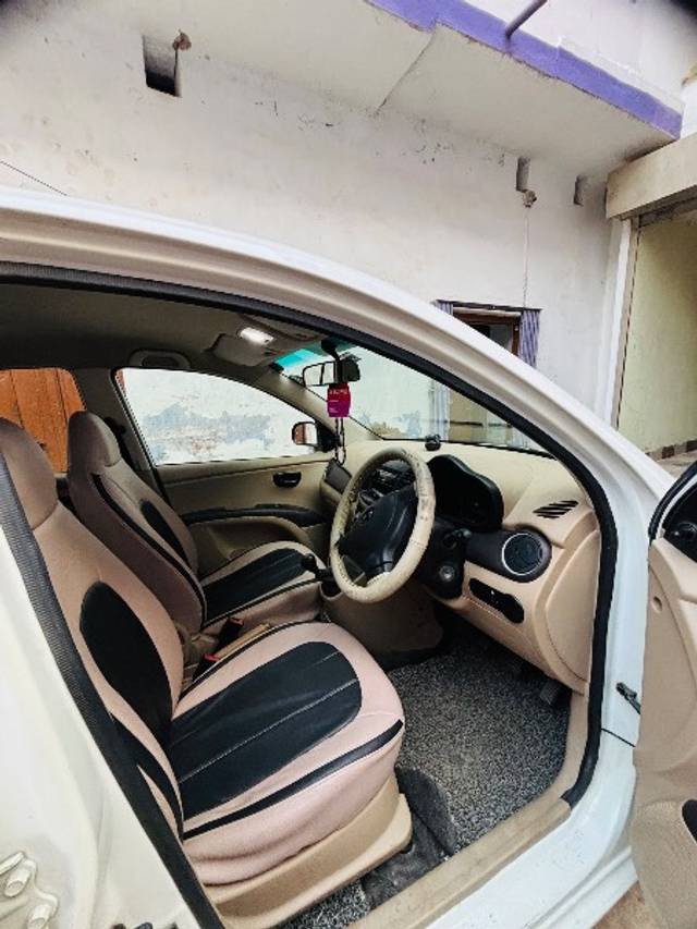 https://images10.gaadi.com/usedgaadi-sellcar/UsedCar/fde323fc-a7b9-4a09-b0b5-44f7e9edab2b/170453a9-1d76-404b-9c74-6405b1957f53.jpg?imwidth=6402