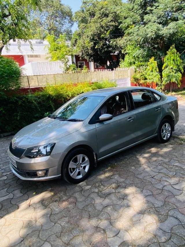 https://images10.gaadi.com/usedgaadi-sellcar/UsedCar/fde71313-07dd-44e0-bed6-c45770b27601/da629d24-274c-4260-8ba1-5b1a8dd7fe24.jpeg?imwidth=6402
