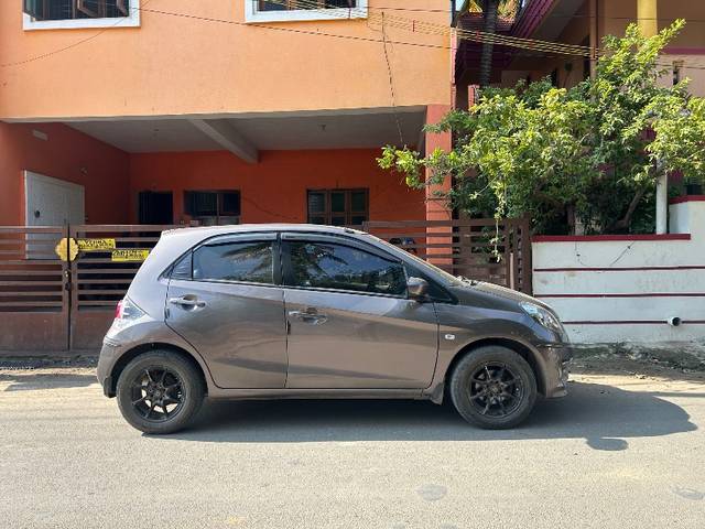 https://images10.gaadi.com/usedgaadi-sellcar/UsedCar/fe1ad1b5-ec55-4846-8b5f-122cc546a280/f6fa5a70-a262-428c-ba5b-847093fe7320.jpg?imwidth=6401