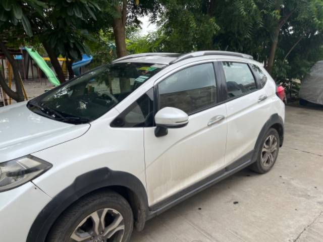 https://images10.gaadi.com/usedgaadi-sellcar/UsedCar/fe233ede-33ed-4545-96f7-321e2d8666a0/f798e60d-6f25-4277-a21d-2b13f64dda32.jpg?imwidth=6400