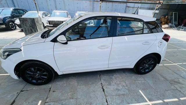 https://images10.gaadi.com/usedgaadi-sellcar/UsedCar/fe74e6cd-0f27-46de-bd56-101bdbfe7671/6f10fad8-ffce-4765-88d2-d3e54fde84c0.jpeg?imwidth=6400