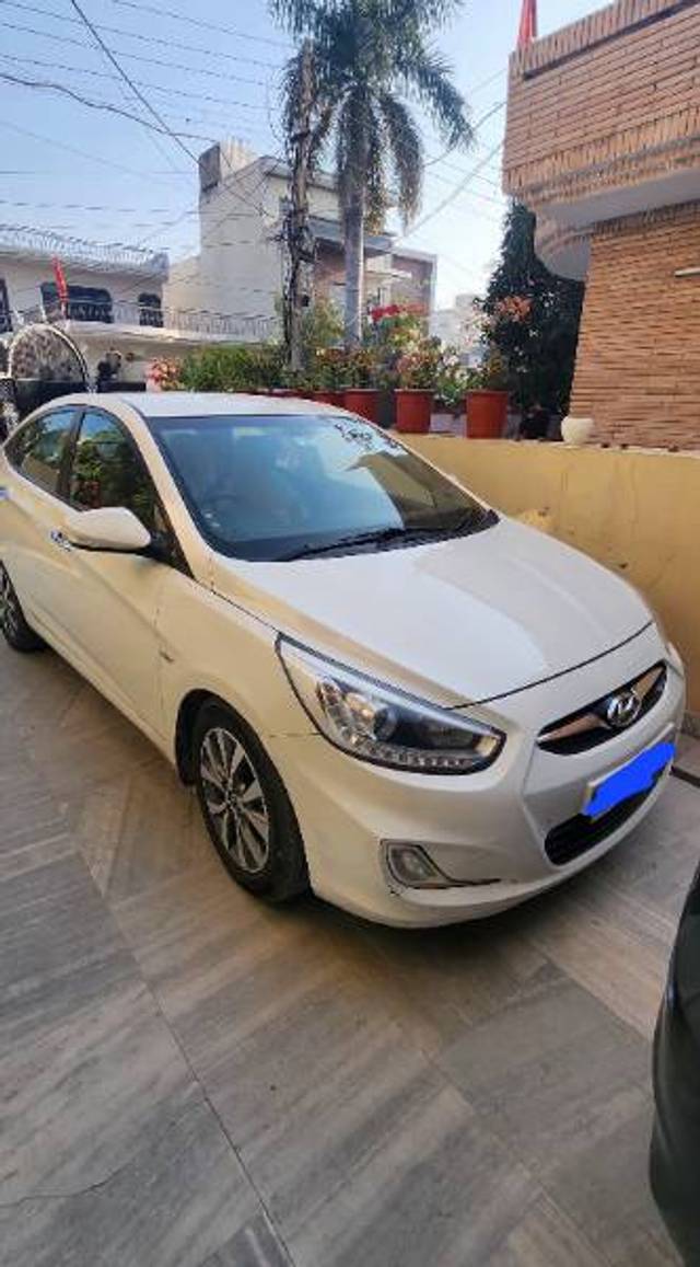 https://images10.gaadi.com/usedgaadi-sellcar/UsedCar/fefeb4d7-d3eb-4ce0-bfc9-e14d33a7400c/ea789131-4342-4e2c-8da1-c0ef11ef4c2c.jpg?imwidth=6400