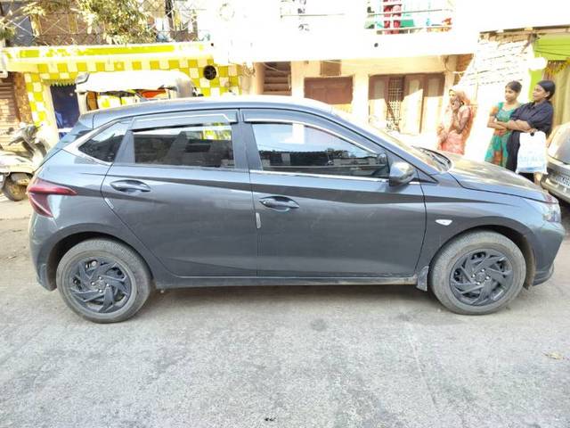 https://images10.gaadi.com/usedgaadi-sellcar/UsedCar/ff00af48-85ab-4dc1-aef0-889061b8ec3f/49c5eba9-b318-4aad-a089-ecc50f00d7e1.jpg?imwidth=6401