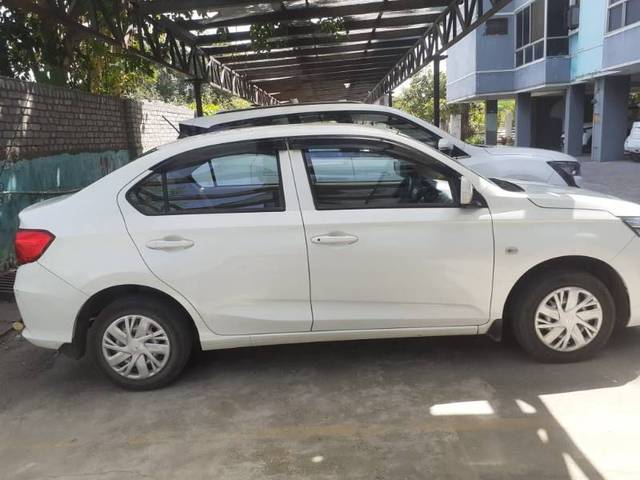 https://images10.gaadi.com/usedgaadi-sellcar/UsedCar/ff3e3df0-459b-4577-a4ed-0e6eb2a55e7f/ac10eea4-ff29-404c-bb2e-a85a9a1e5768.jpg?imwidth=6401