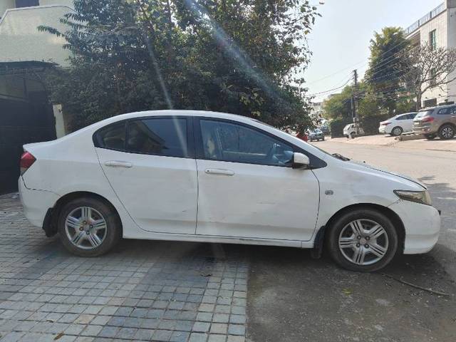 https://images10.gaadi.com/usedgaadi-sellcar/UsedCar/ff5eb187-dc84-47e4-95e3-cb90c359525e/fcc1e649-9e6d-43e0-8793-ec07d94b5596.jpg?imwidth=6401