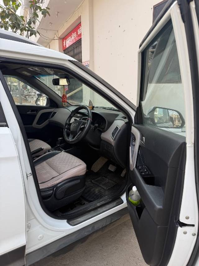 https://images10.gaadi.com/usedgaadi-sellcar/UsedCar/fff7e7af-e890-43c0-91c8-d8ffae64127f/e2eaa72c-7c8c-4028-ab33-725aad92a205.jpeg?imwidth=6401