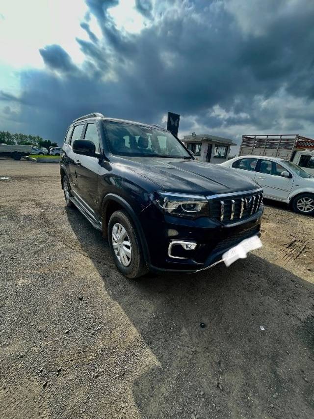 https://images10.gaadi.com/usedgaadi-sellcar/UsedCar/g503d43ca/7d14da61-7a3b-4d0e-ab8e-76262717c6d3.jpeg?imwidth=6400