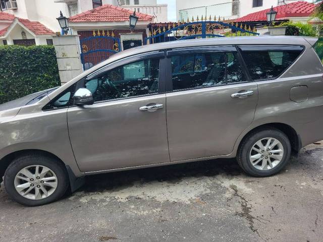 https://images10.gaadi.com/usedgaadi-sellcar/UsedCar/g509ba23a/f09a64a2-768b-4b6f-aa2b-577d6f8485ad.jpg?imwidth=6400
