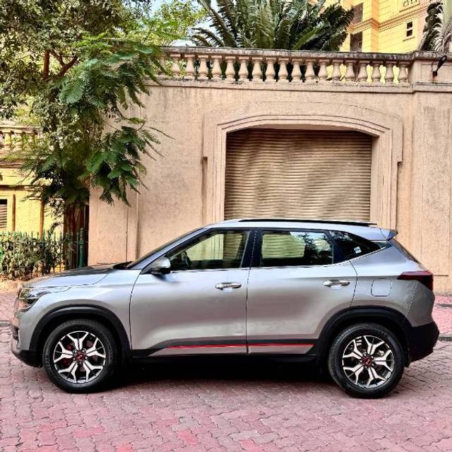 https://images10.gaadi.com/usedgaadi-sellcar/UsedCar/g50a397fa/7458d4f9-33b5-42e9-8546-4290108ed2ea.jpg?imwidth=6401