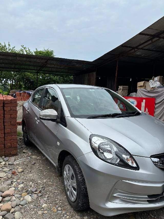https://images10.gaadi.com/usedgaadi-sellcar/UsedCar/g50b1515a/0c022ac4-aa6f-4ccd-8625-f10afeaed35f.jpeg?imwidth=6400