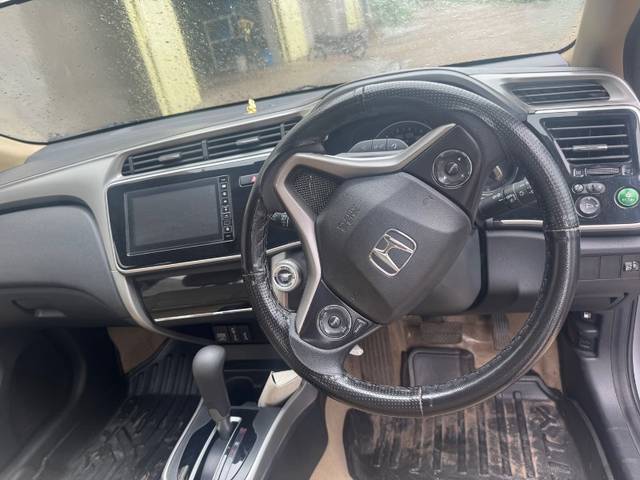 https://images10.gaadi.com/usedgaadi-sellcar/UsedCar/g50dc2f1a/8965c716-5f23-44db-814e-089b1906252e.jpeg?imwidth=6402