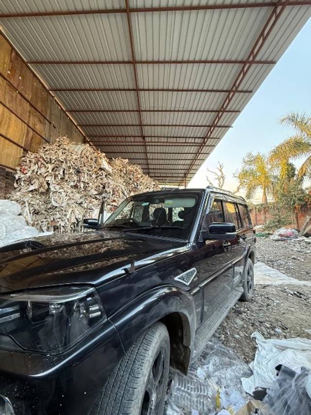https://images10.gaadi.com/usedgaadi-sellcar/UsedCar/g516c154a/9352ac16-07e2-411d-a602-9a82c2c6157f.jpeg?imwidth=6400