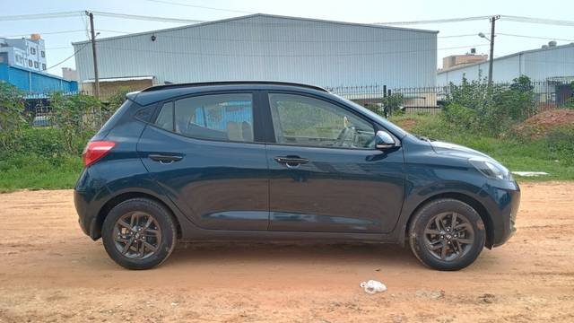 https://images10.gaadi.com/usedgaadi-sellcar/UsedCar/g51800cba/4ad39697-6a05-4e74-ae45-f2e0bff6a736.jpg?imwidth=6401