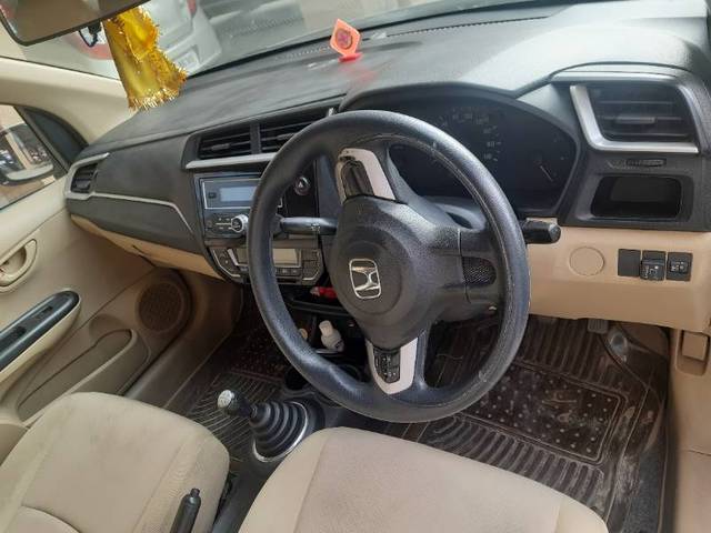 https://images10.gaadi.com/usedgaadi-sellcar/UsedCar/g51804faa/32c10718-aeda-4497-b621-c94e69feeec6.jpg?imwidth=6401