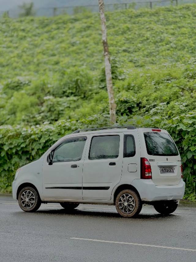 https://images10.gaadi.com/usedgaadi-sellcar/UsedCar/g519bdf5a/7932922d-c6c3-486b-90d8-862e96ed4133.jpeg?imwidth=6401