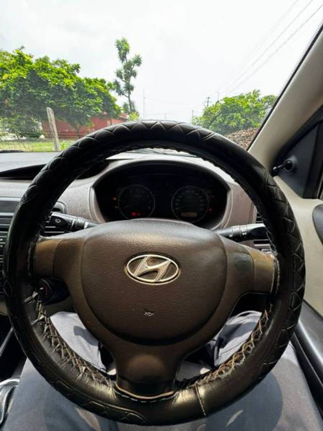 https://images10.gaadi.com/usedgaadi-sellcar/UsedCar/g51e224fa/989806e1-c941-471e-9f04-5c96fba5faff.jpg?imwidth=6402