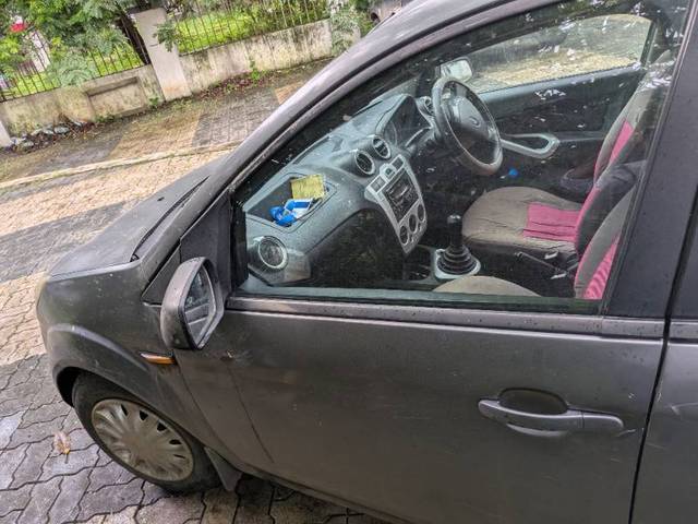 https://images10.gaadi.com/usedgaadi-sellcar/UsedCar/g51e917fa/e832b02d-626c-462d-be1f-7cf23535f319.jpg?imwidth=6402
