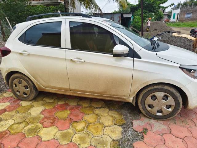 https://images10.gaadi.com/usedgaadi-sellcar/UsedCar/g51eb448a/499c211a-6d17-4e0f-9182-d593cae85973.jpg?imwidth=6401