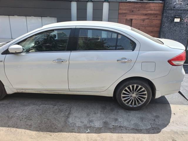 https://images10.gaadi.com/usedgaadi-sellcar/UsedCar/g51ef0dea/7bcee6ec-5e66-44b4-b4f1-3290f9b35a33.jpeg?imwidth=6402