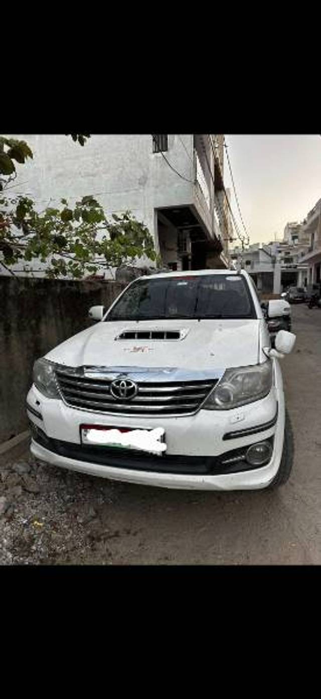https://images10.gaadi.com/usedgaadi-sellcar/UsedCar/g51fab55a/084157bd-6a09-4a6b-b836-8f7d9c3f32ba.jpg?imwidth=6400
