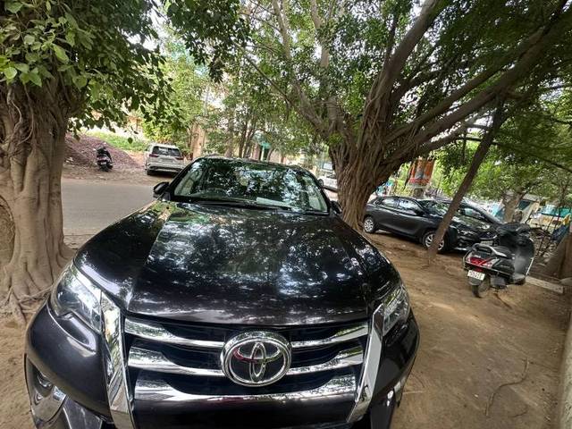 https://images10.gaadi.com/usedgaadi-sellcar/UsedCar/g520859ea/38bde662-89b7-4ff7-9b36-d9367d614fb5.jpg?imwidth=6402