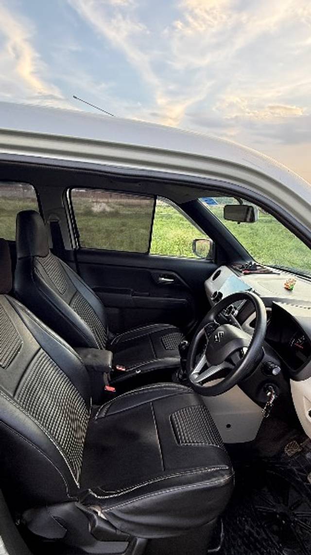 https://images10.gaadi.com/usedgaadi-sellcar/UsedCar/g5239bffa/5b83d705-6108-453a-98ed-405c8f0b60a9.jpeg?imwidth=6402