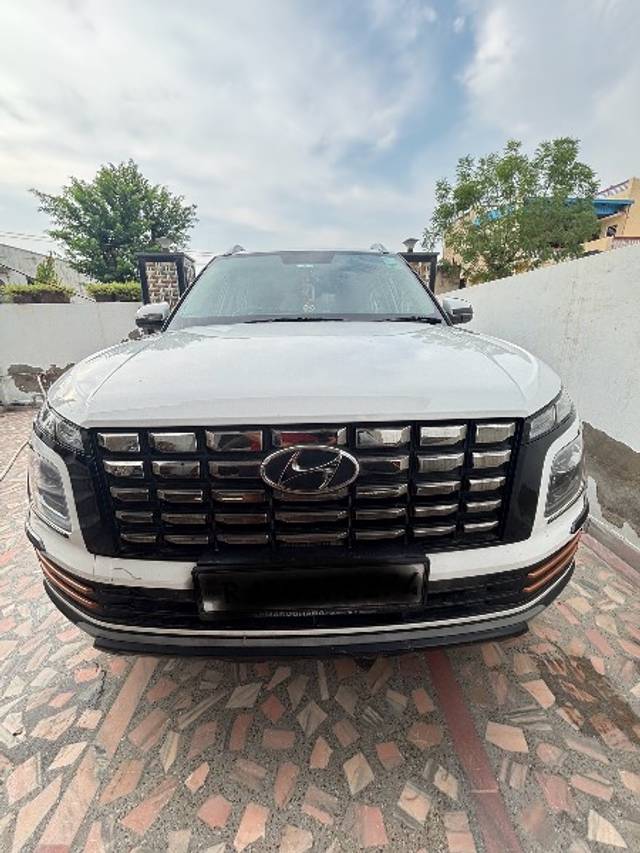 https://images10.gaadi.com/usedgaadi-sellcar/UsedCar/g52615f2a/f1c181ad-2a87-4cf9-831a-1c81485966e2.jpeg?imwidth=6400