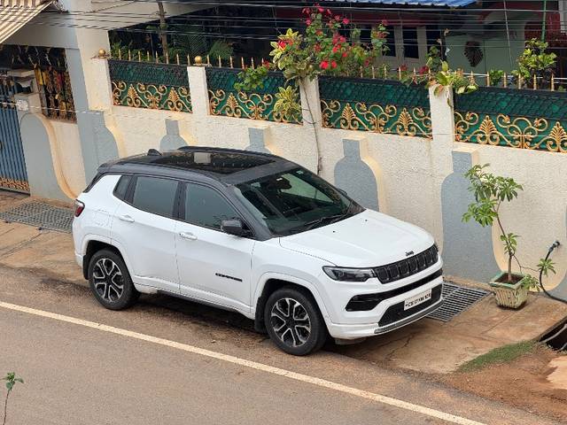 https://images10.gaadi.com/usedgaadi-sellcar/UsedCar/g527b622a/bc0d6d3b-5665-4c95-9818-94c3a9f149a5.jpeg?imwidth=6400
