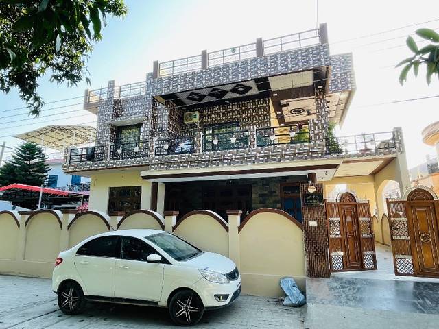 https://images10.gaadi.com/usedgaadi-sellcar/UsedCar/g52a3288a/f2821315-be12-469e-9e99-f92202727288.jpeg?imwidth=6400